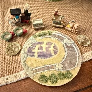 Vintage Miniature Tea Set~
Bears~trains~vintage toys~trinkets~grandmacore